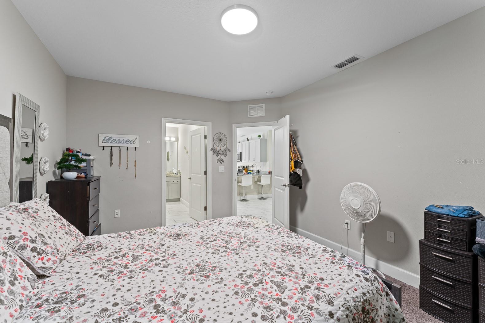 Image 13 of 27 For 242 Main Street E