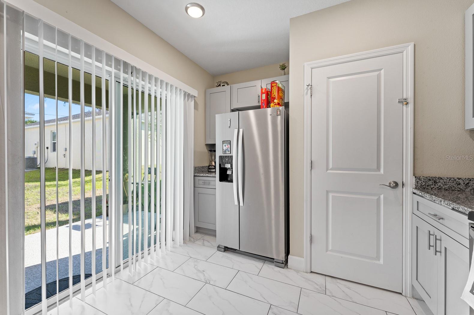 Image 16 of 27 For 242 Main Street E