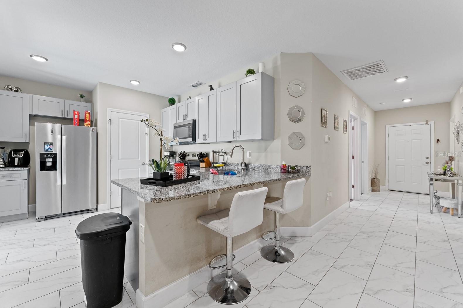 Image 19 of 27 For 242 Main Street E