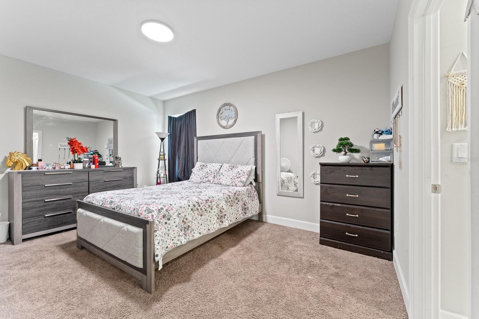 Image 23 of 27 For 242 Main Street E