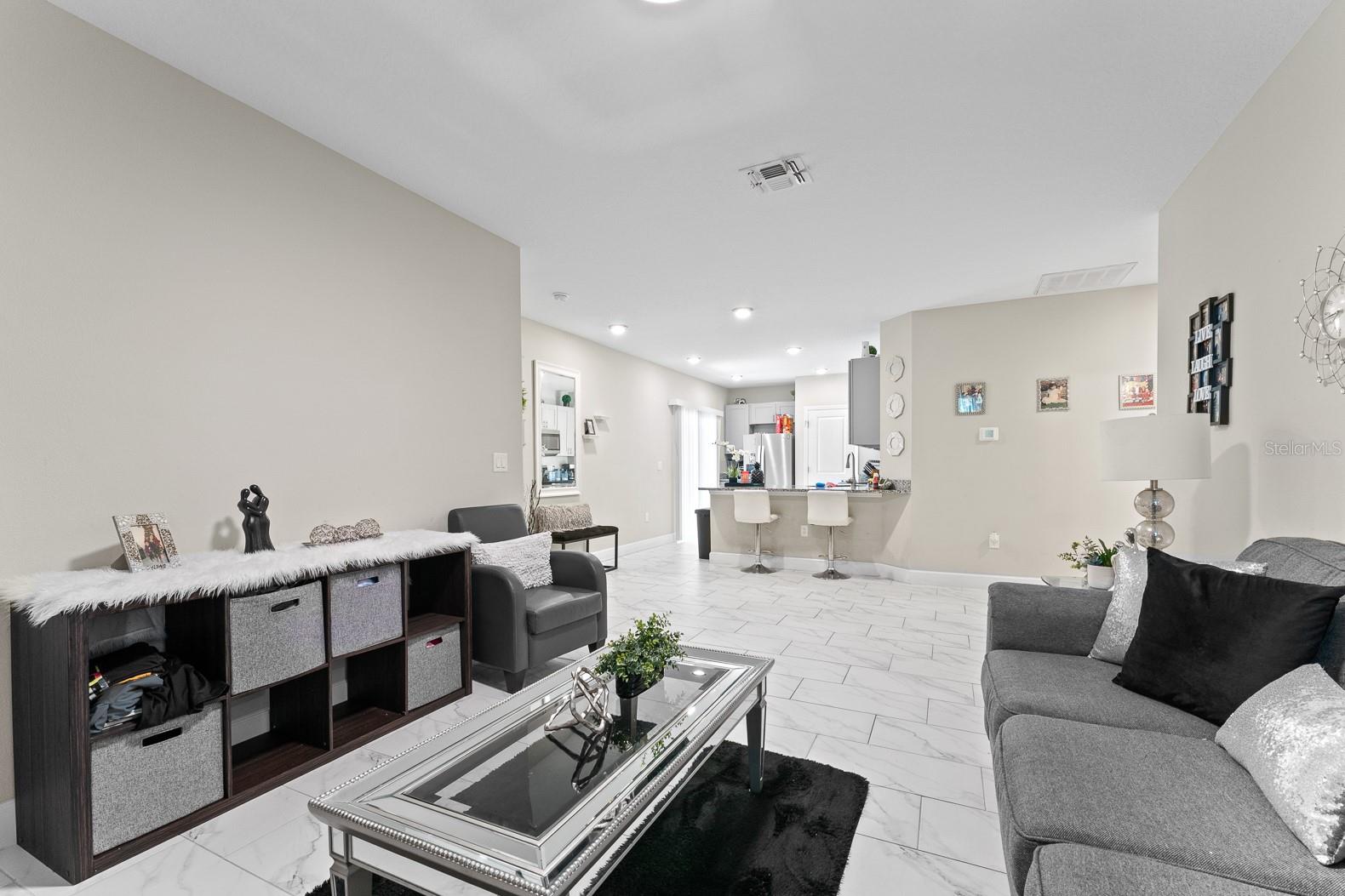 Image 25 of 27 For 242 Main Street E