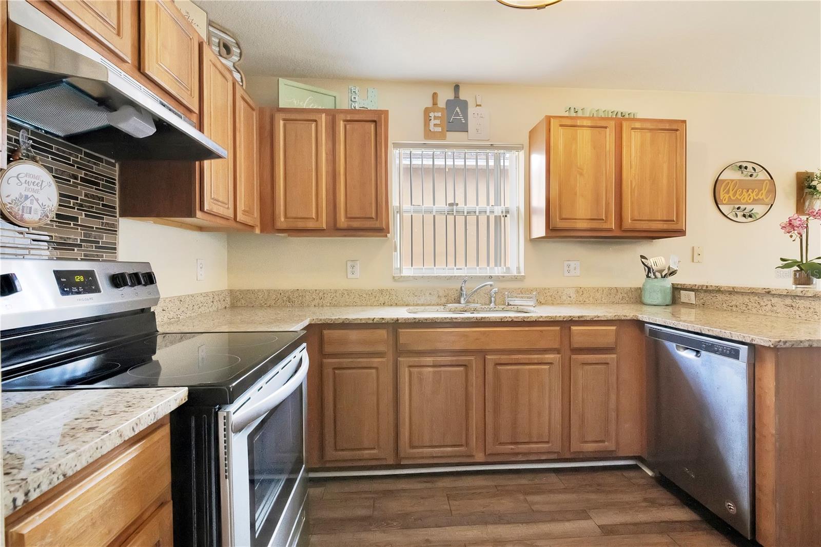 Image 14 of 32 For 127 Laurel Ridge Avenue