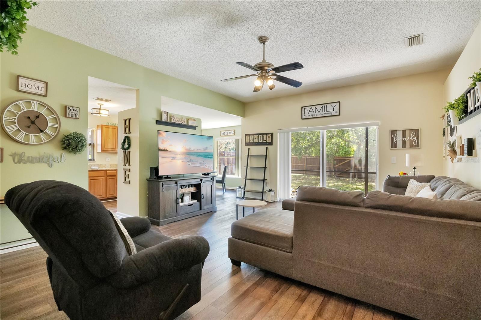 Image 5 of 32 For 127 Laurel Ridge Avenue