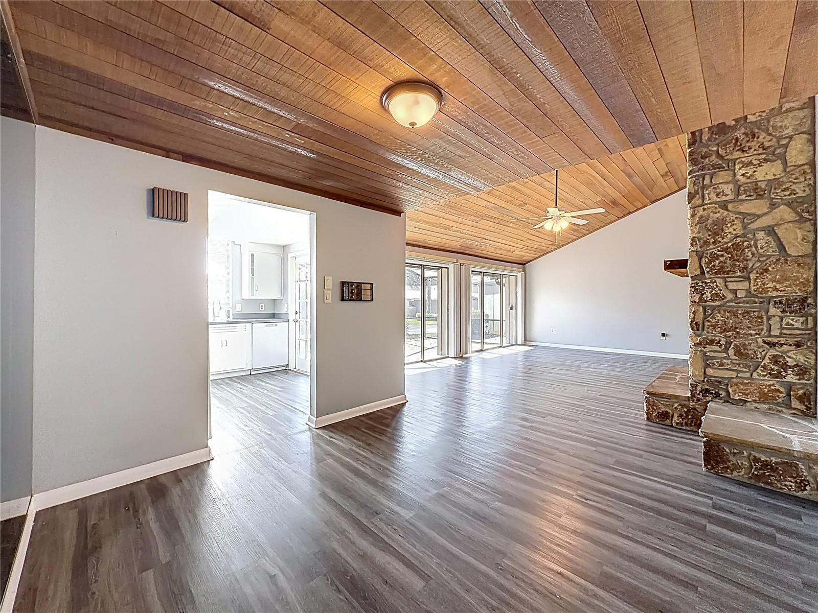 Image 17 of 69 For 1921 Abbington Street 23c