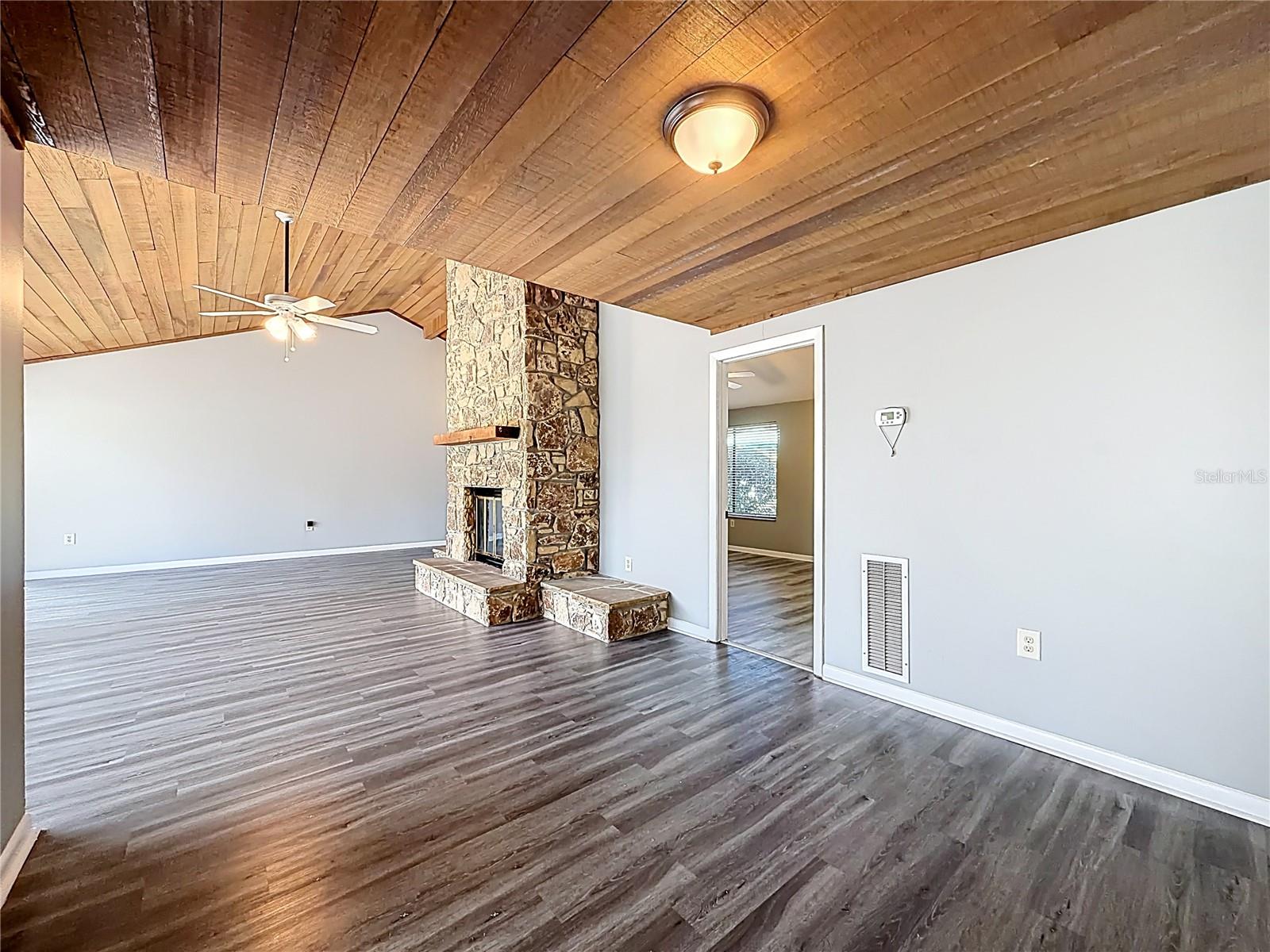 Image 18 of 69 For 1921 Abbington Street 23c