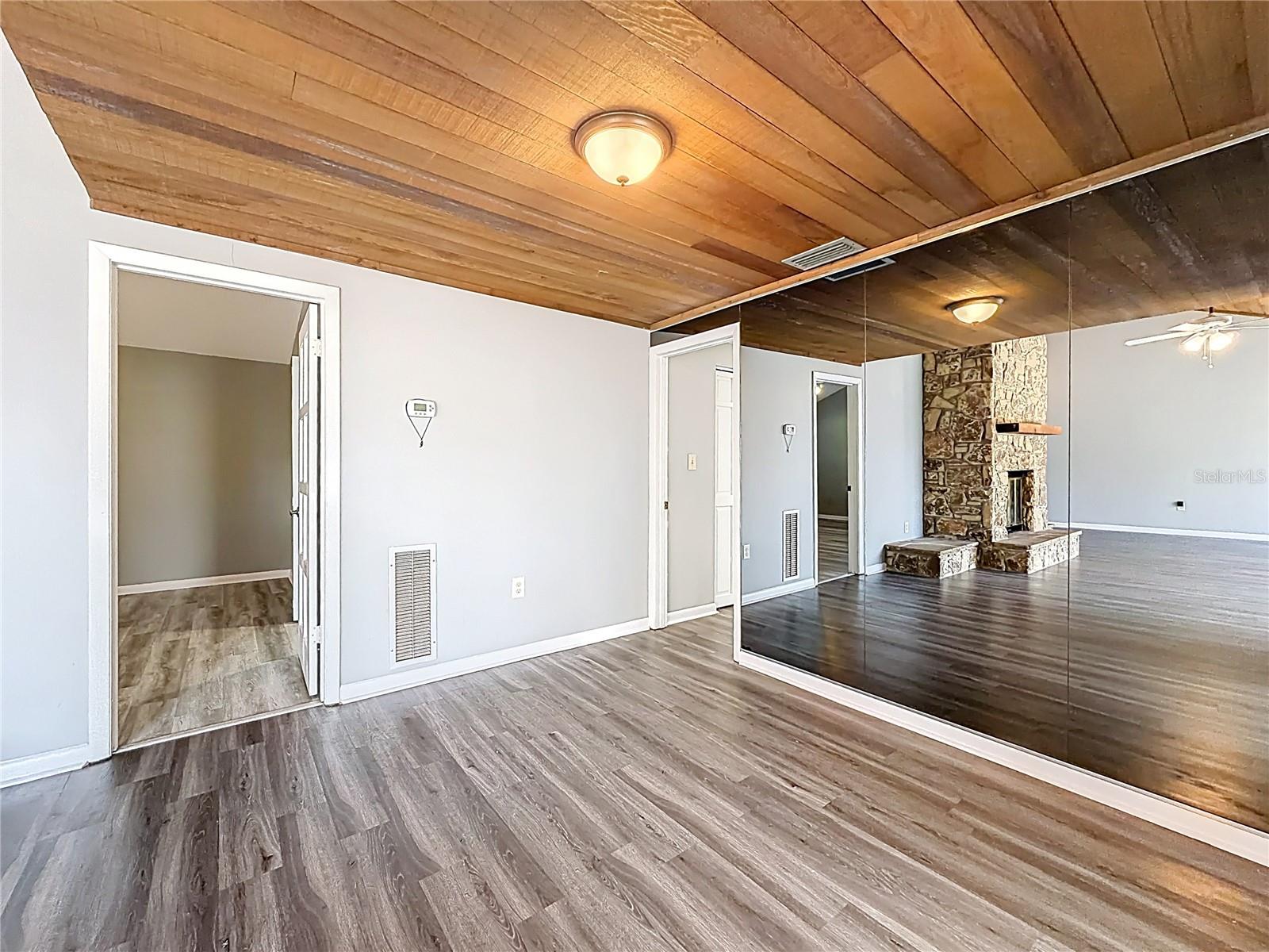 Image 19 of 69 For 1921 Abbington Street 23c