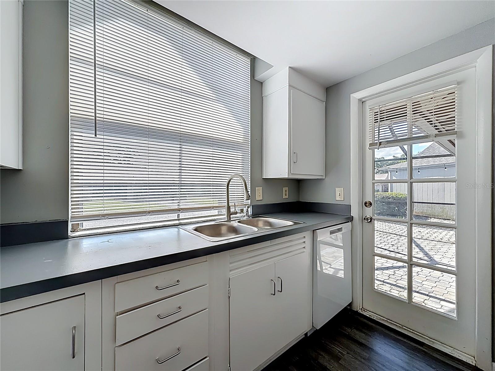 Image 21 of 69 For 1921 Abbington Street 23c