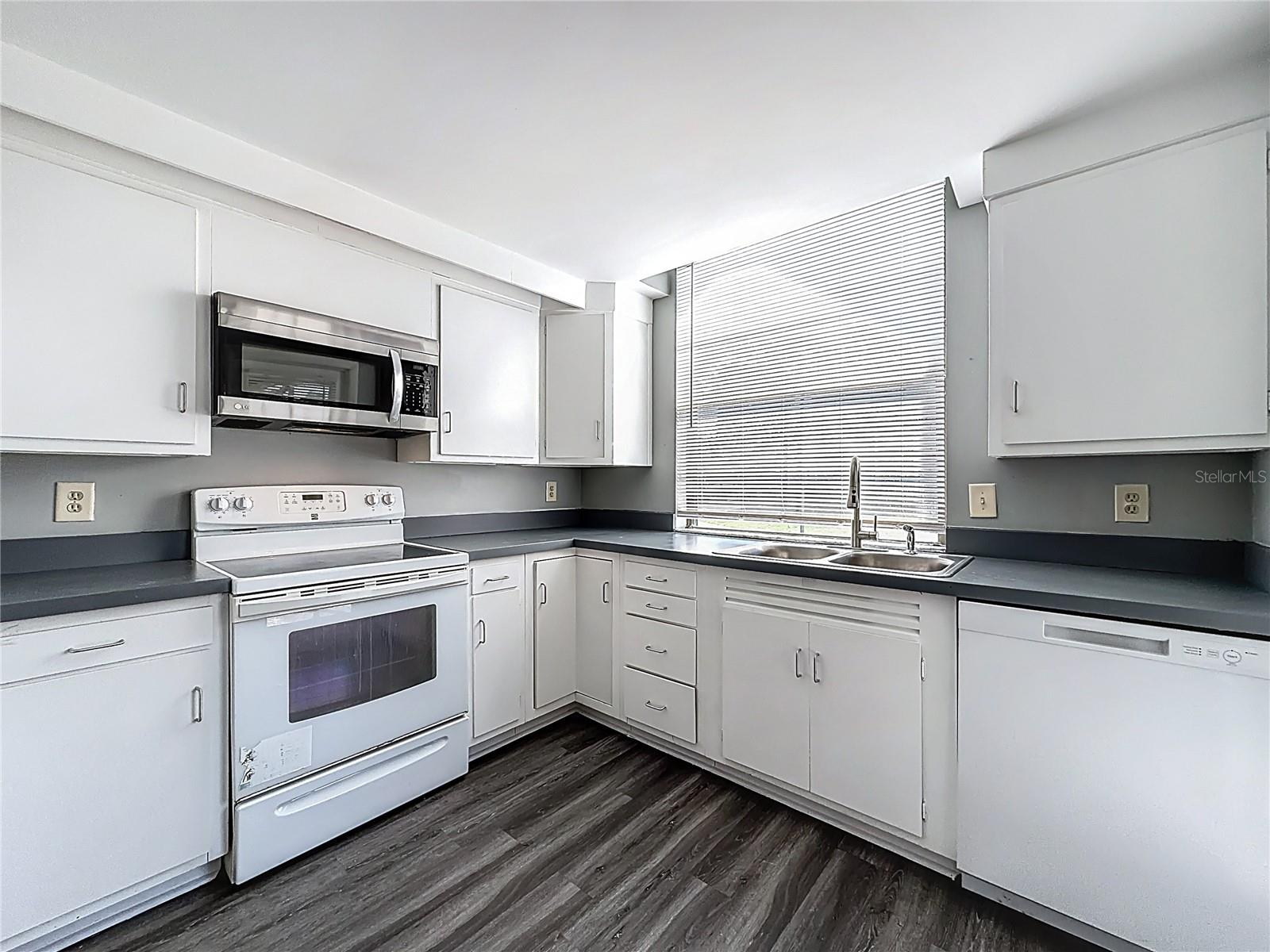 Image 22 of 69 For 1921 Abbington Street 23c