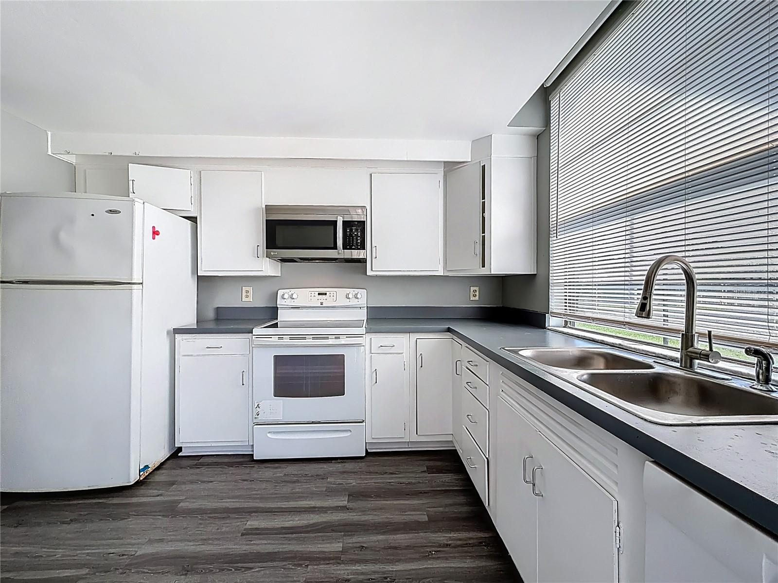 Image 23 of 69 For 1921 Abbington Street 23c