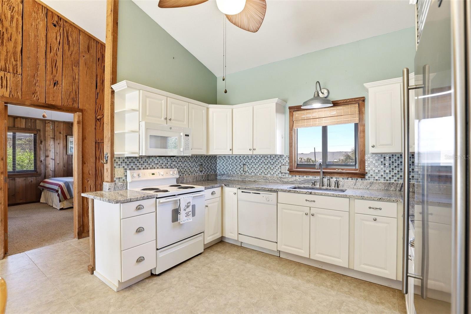 Image 11 of 54 For 4325 Atlantic Avenue B6