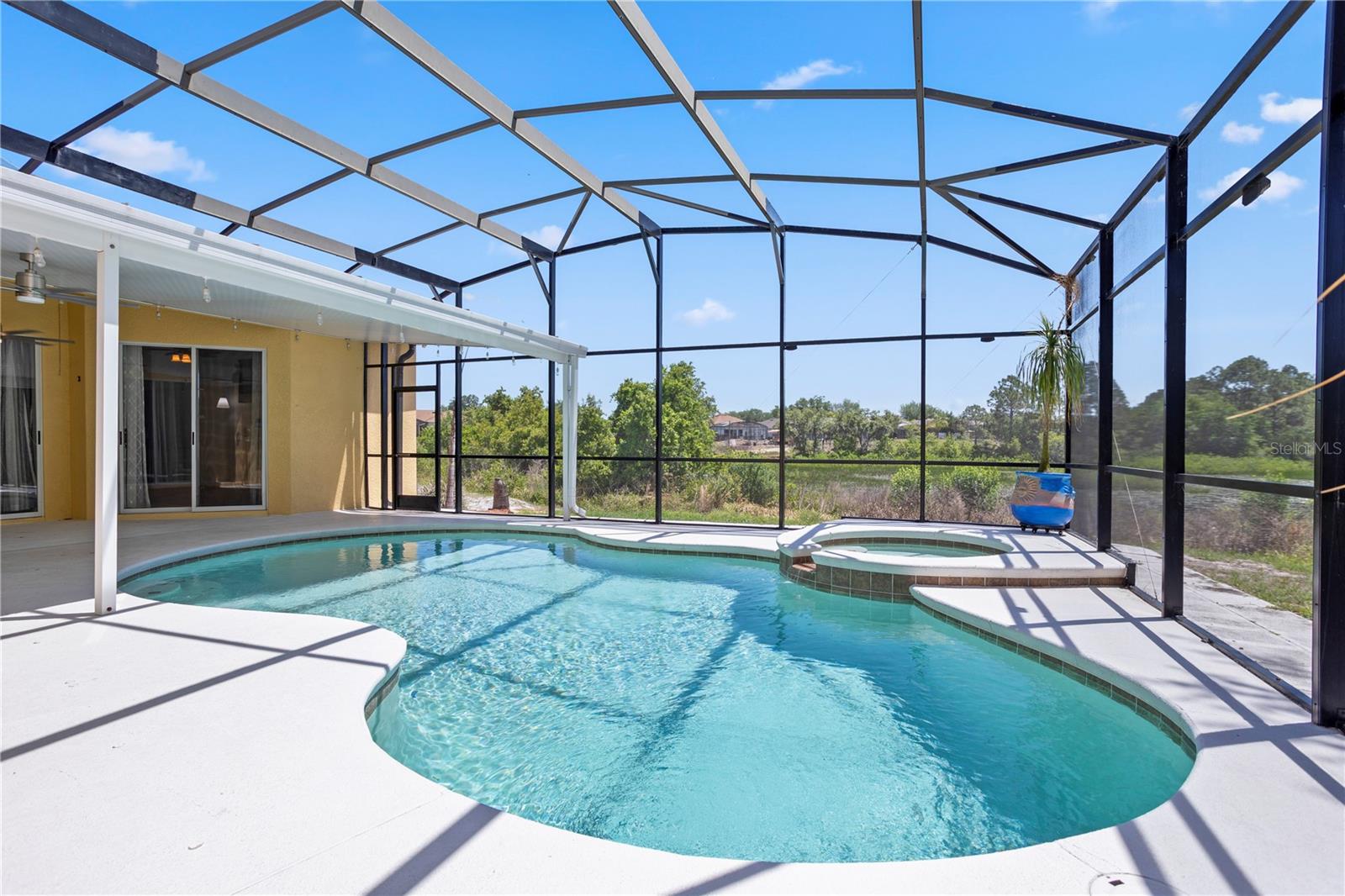 Listing photo id 17 for 334 Grand Reserve Drive