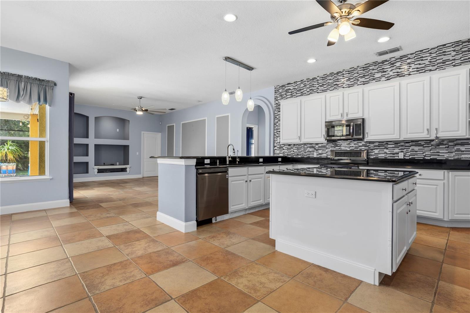 Listing photo id 3 for 334 Grand Reserve Drive