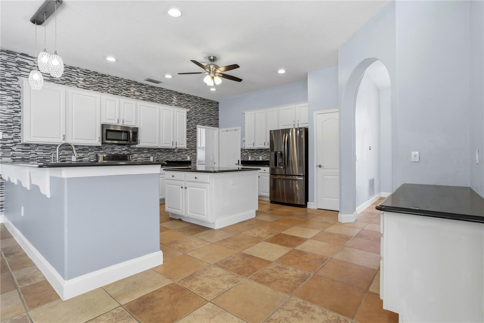 Listing photo id 4 for 334 Grand Reserve Drive