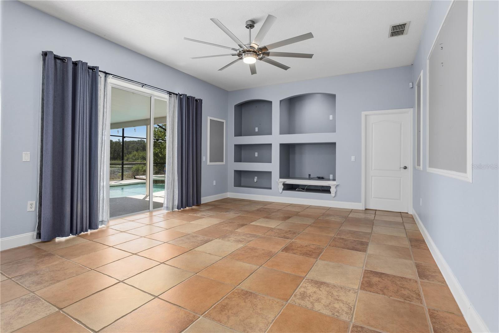 Listing photo id 5 for 334 Grand Reserve Drive
