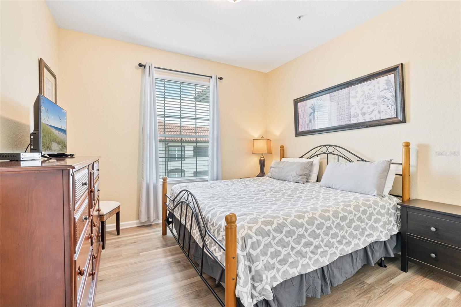 Image 23 of 28 For 4024 Breakview Drive 402