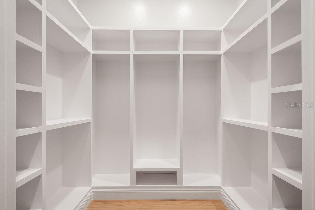 Image 33 of 80 For 3868 Hunters Isle Dr