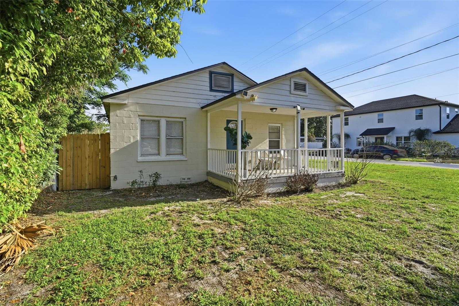 Image 3 of 33 For 1307 Formosa Avenue