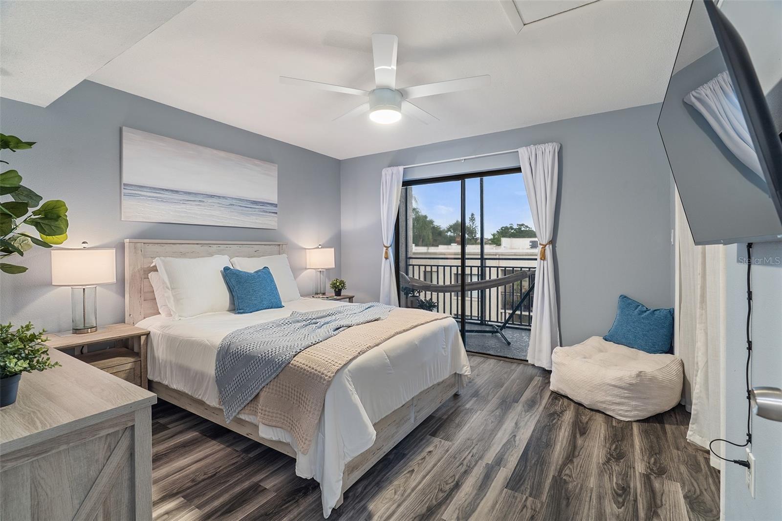 Image 11 of 26 For 200 International Dr  716