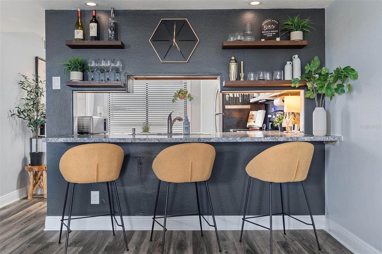 Image 4 of 26 For 200 International Dr  716