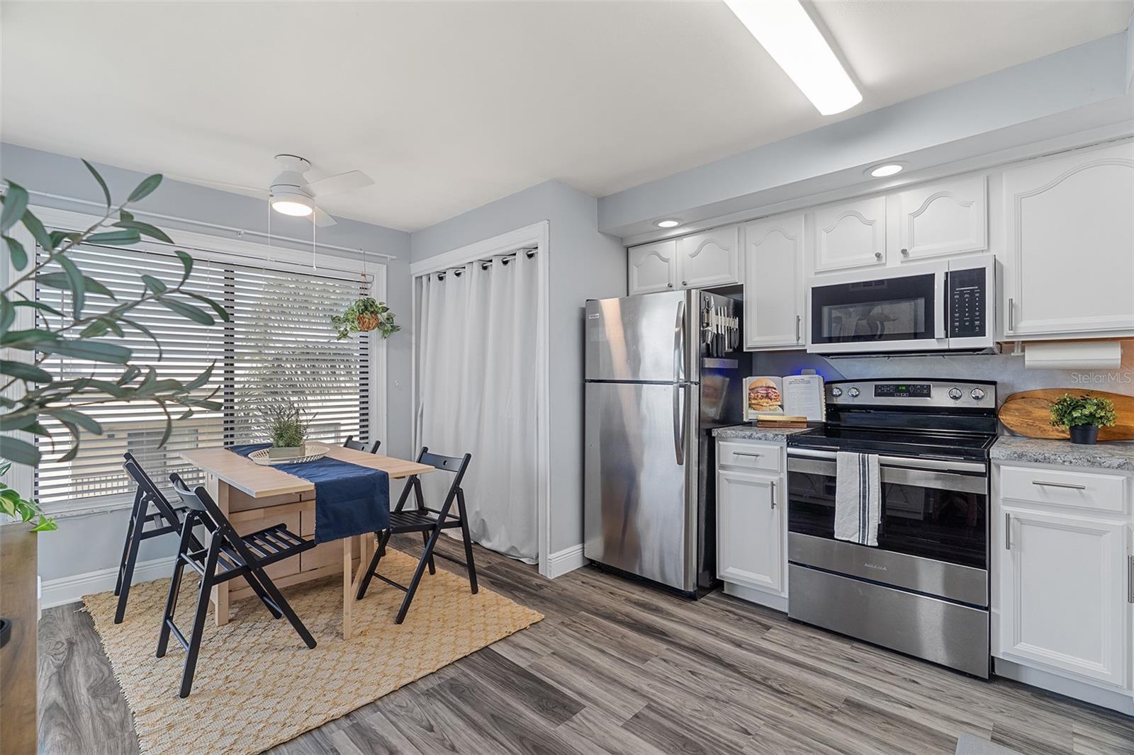 Image 6 of 26 For 200 International Dr  716