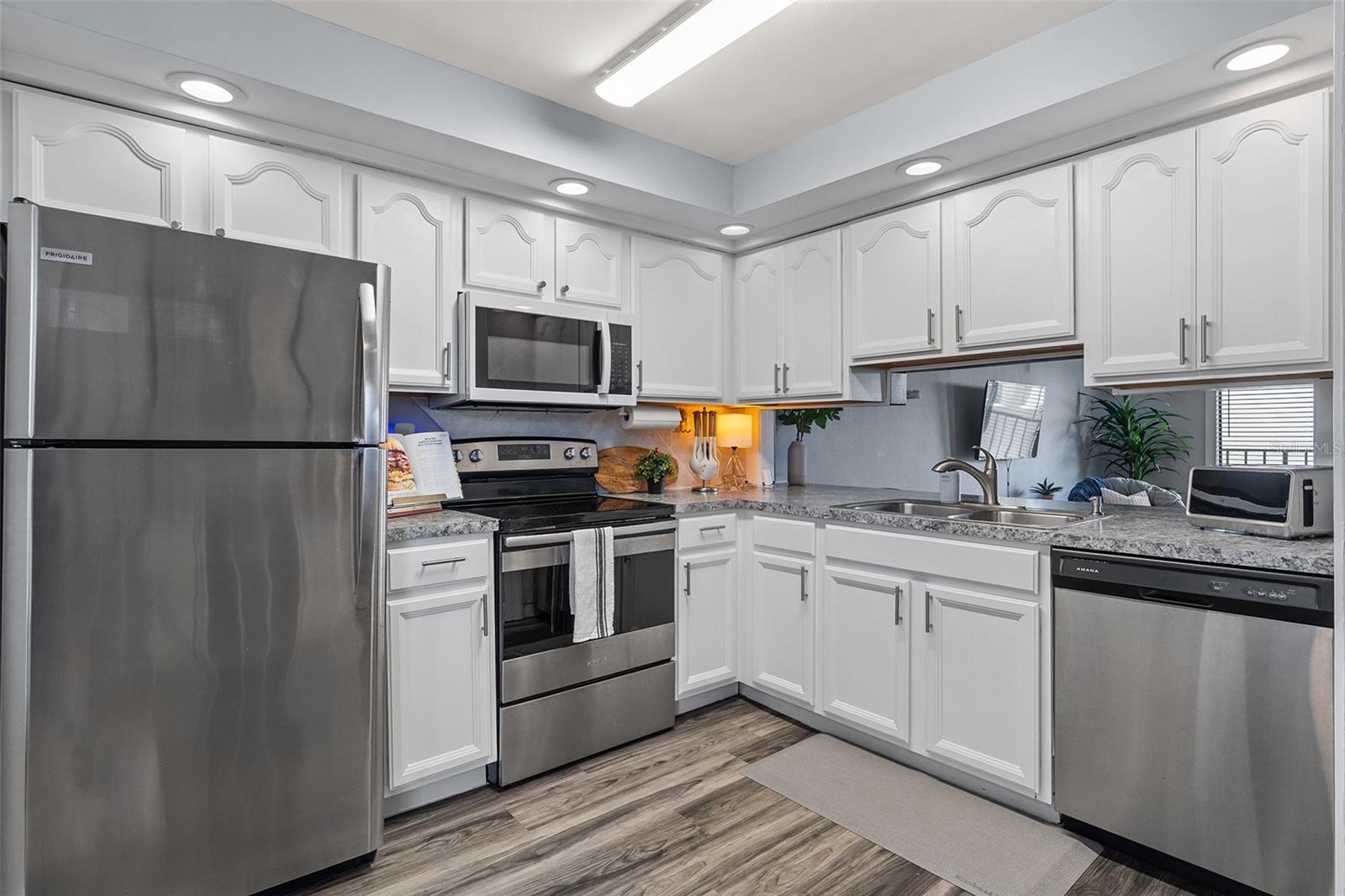 Image 7 of 26 For 200 International Dr  716