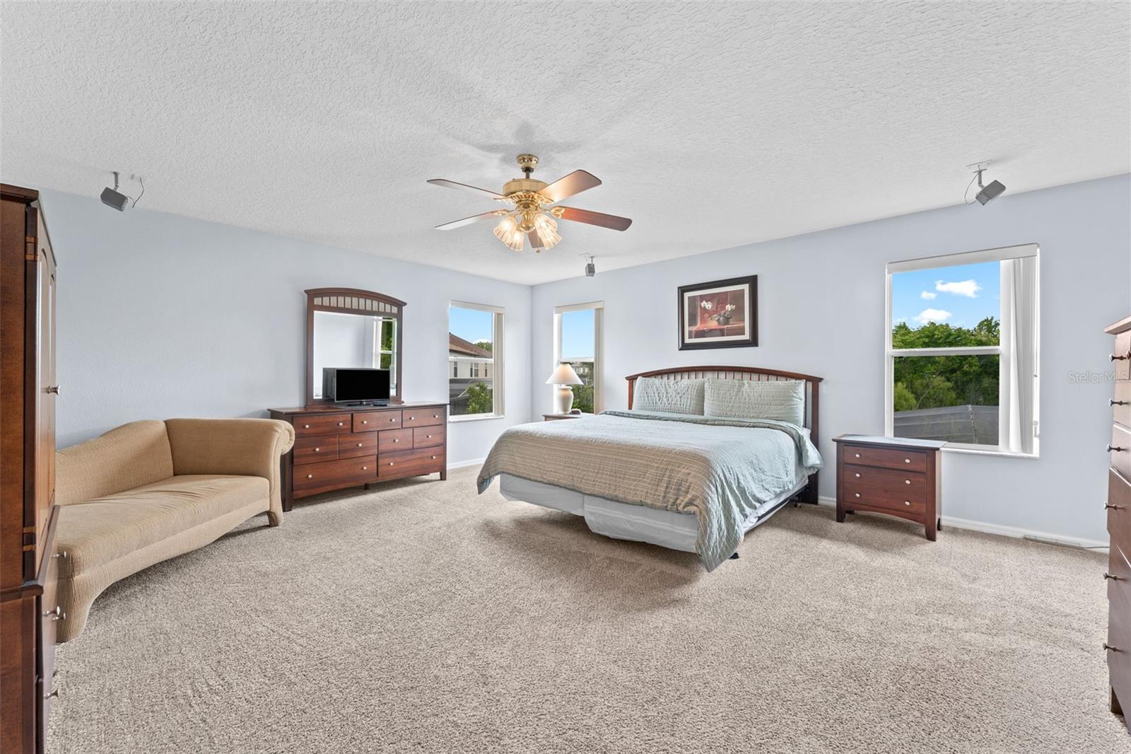 Image 19 of 40 For 213 Willow View Drive