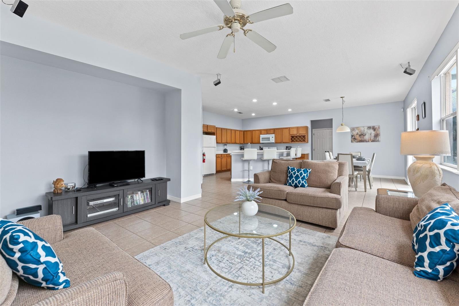 Image 7 of 40 For 213 Willow View Drive