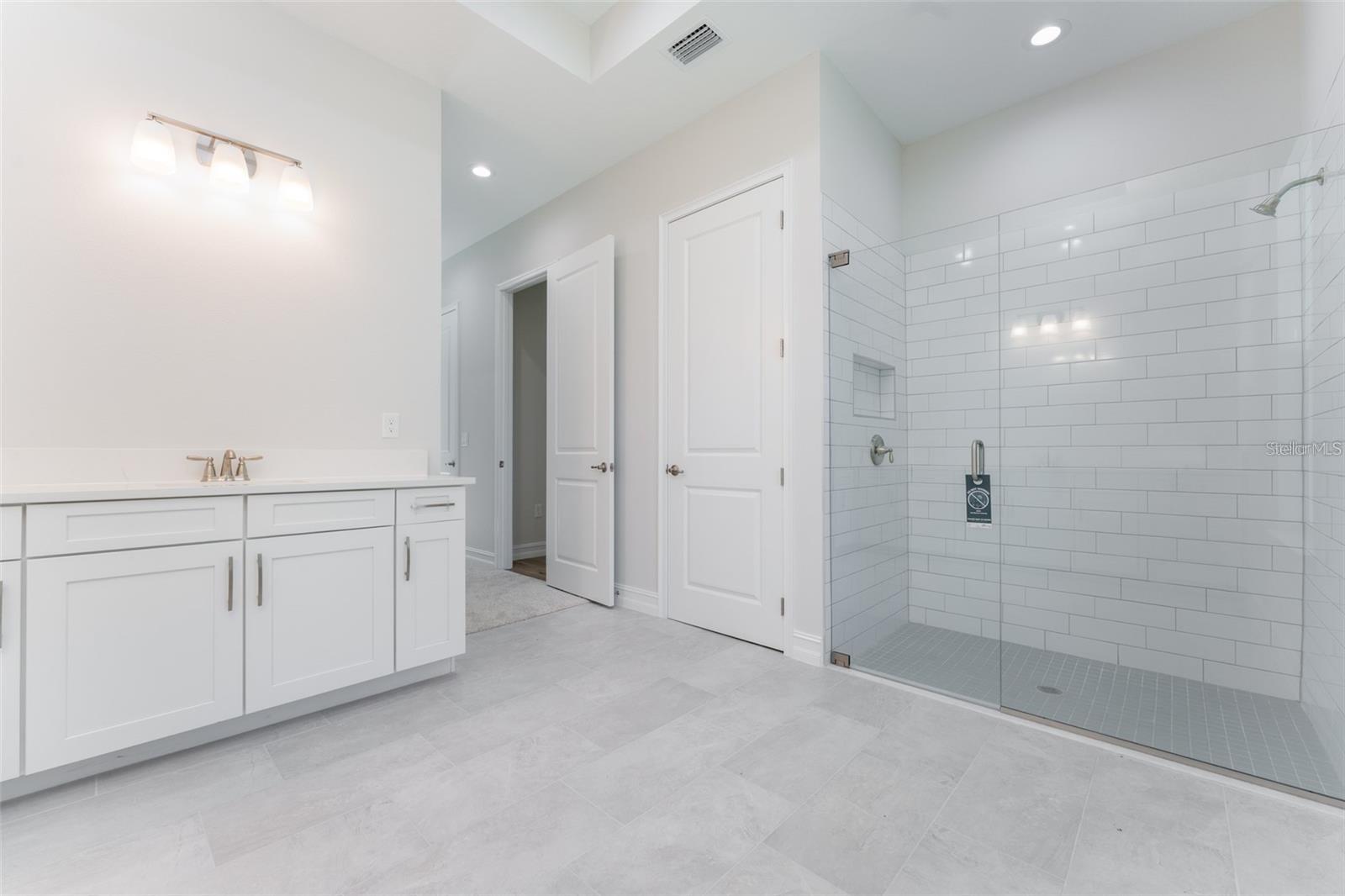 Image 16 of 46 For 3926 Southern Valley Loop