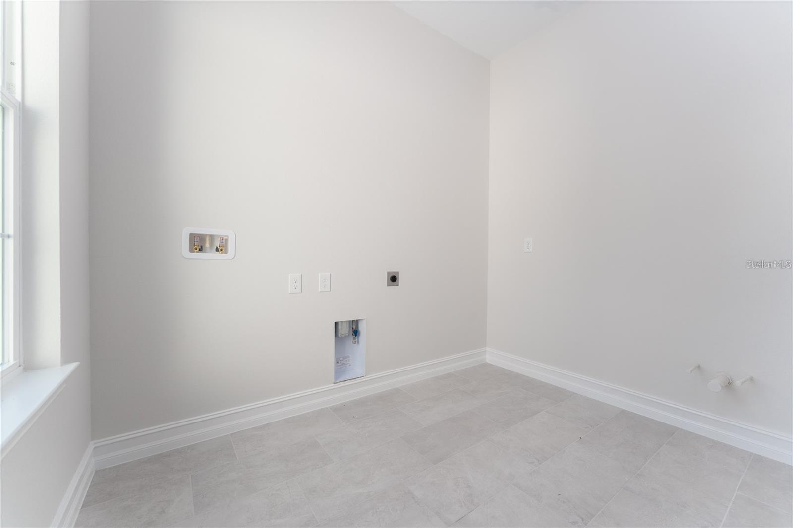 Image 24 of 46 For 3926 Southern Valley Loop