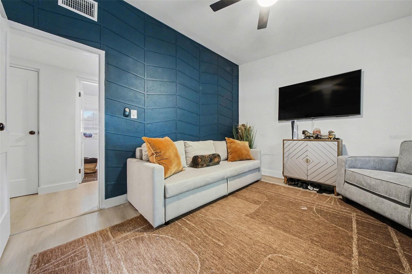 Image 11 of 18 For 1026 Lakemont Avenue