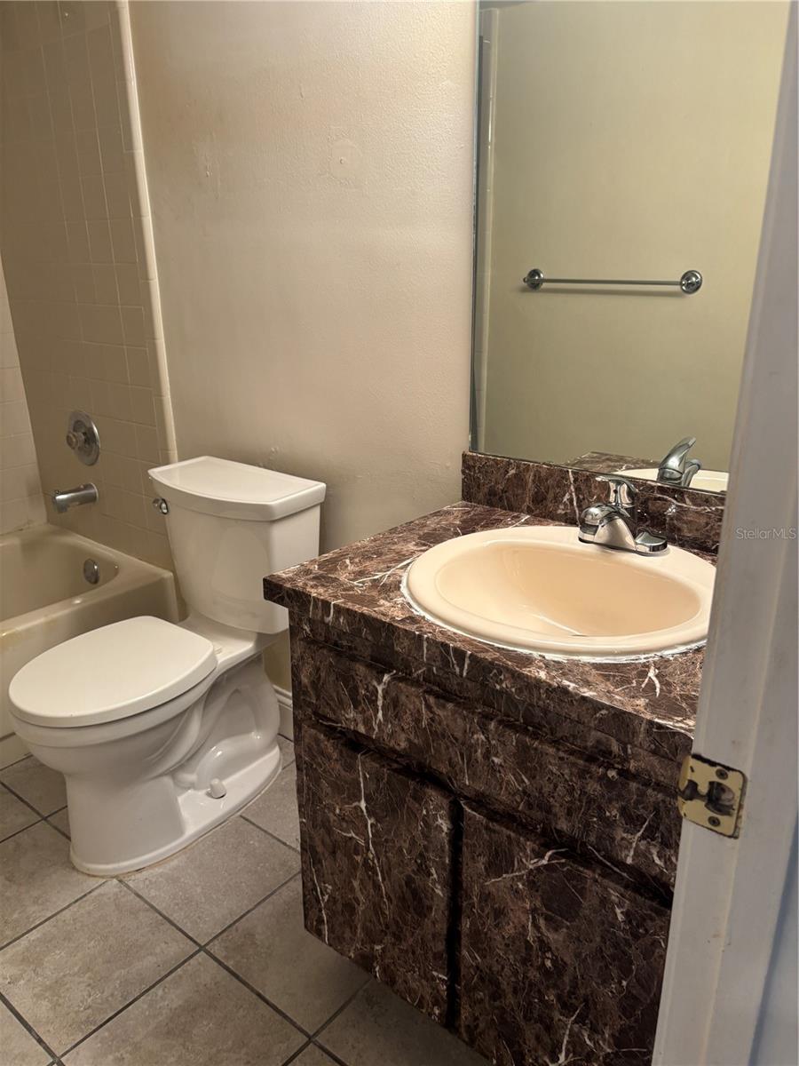 Image 13 of 28 For 2524 Lakeway Branch Drive 3208