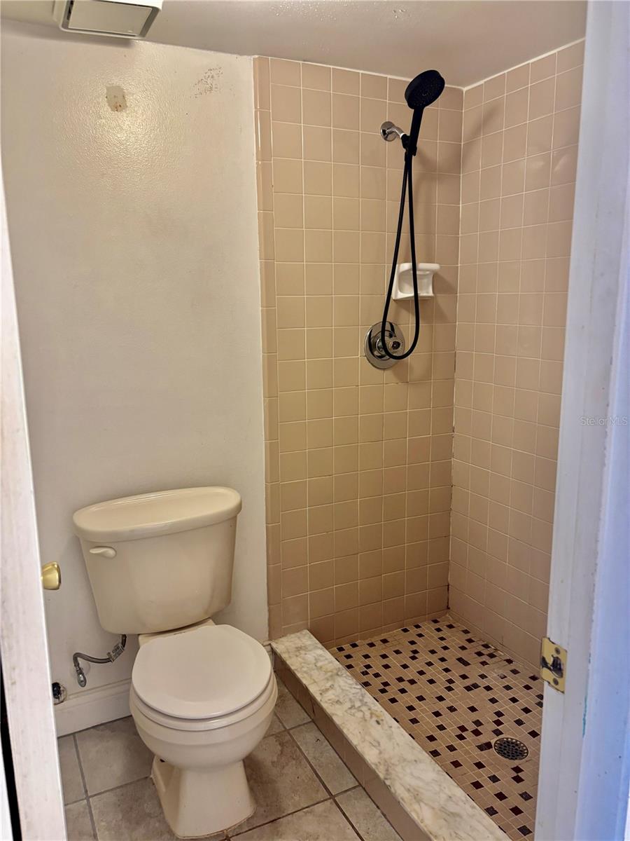 Image 17 of 28 For 2524 Lakeway Branch Drive 3208