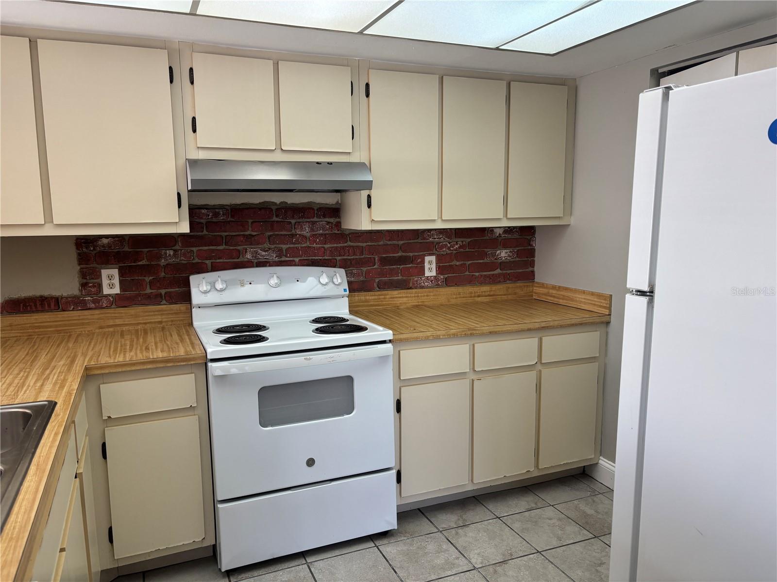 Image 6 of 28 For 2524 Lakeway Branch Drive 3208