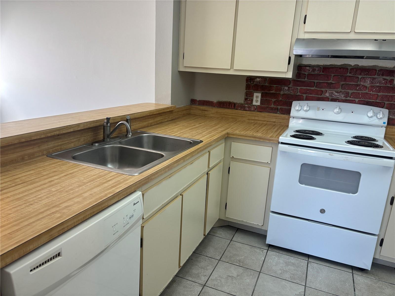 Image 7 of 28 For 2524 Lakeway Branch Drive 3208