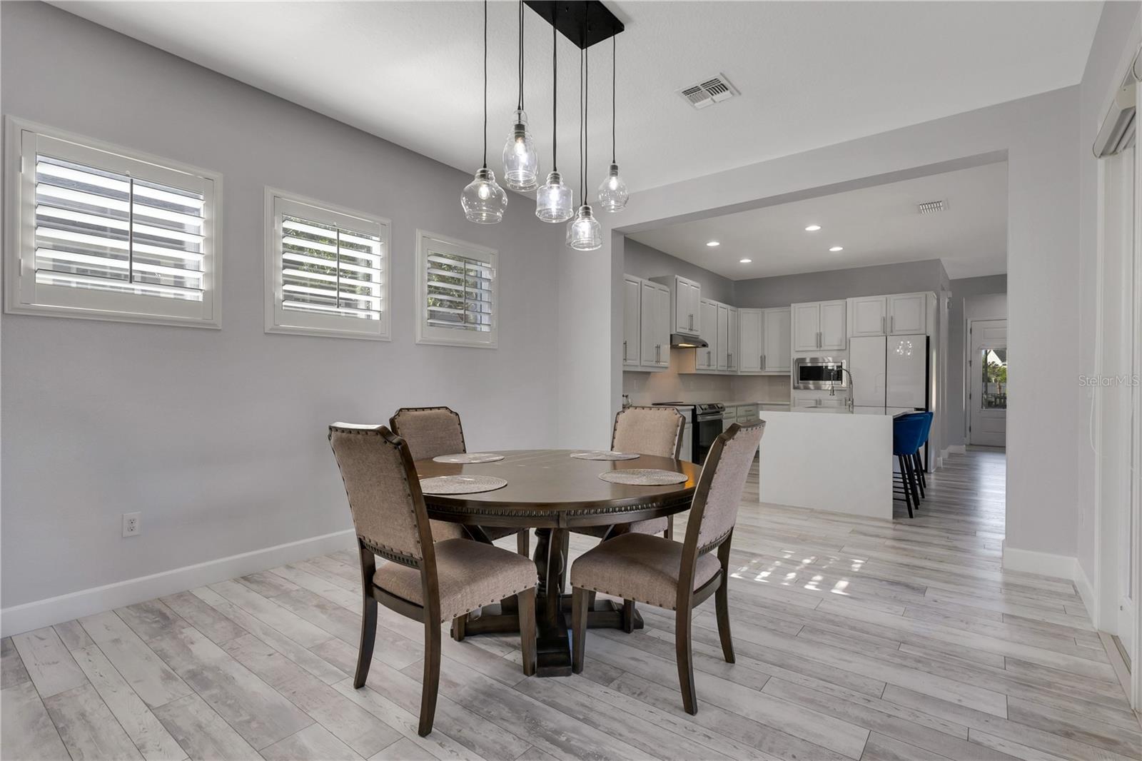 Image 10 of 37 For 8427 Reymont Street