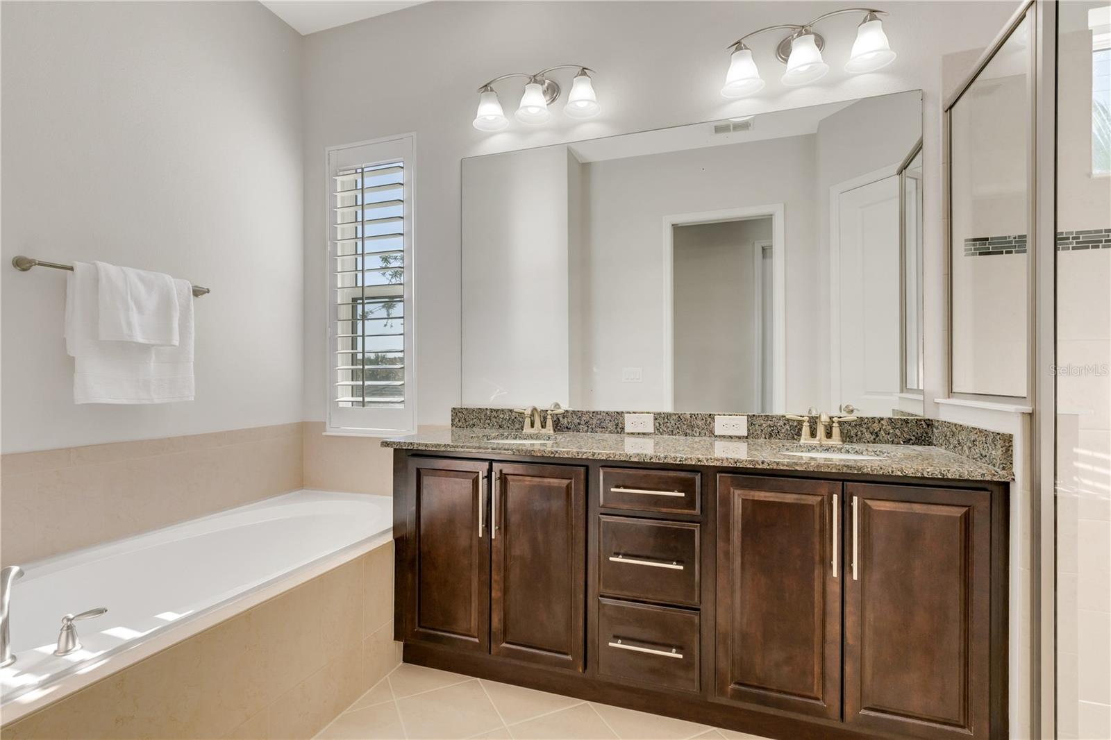 Image 21 of 37 For 8427 Reymont Street