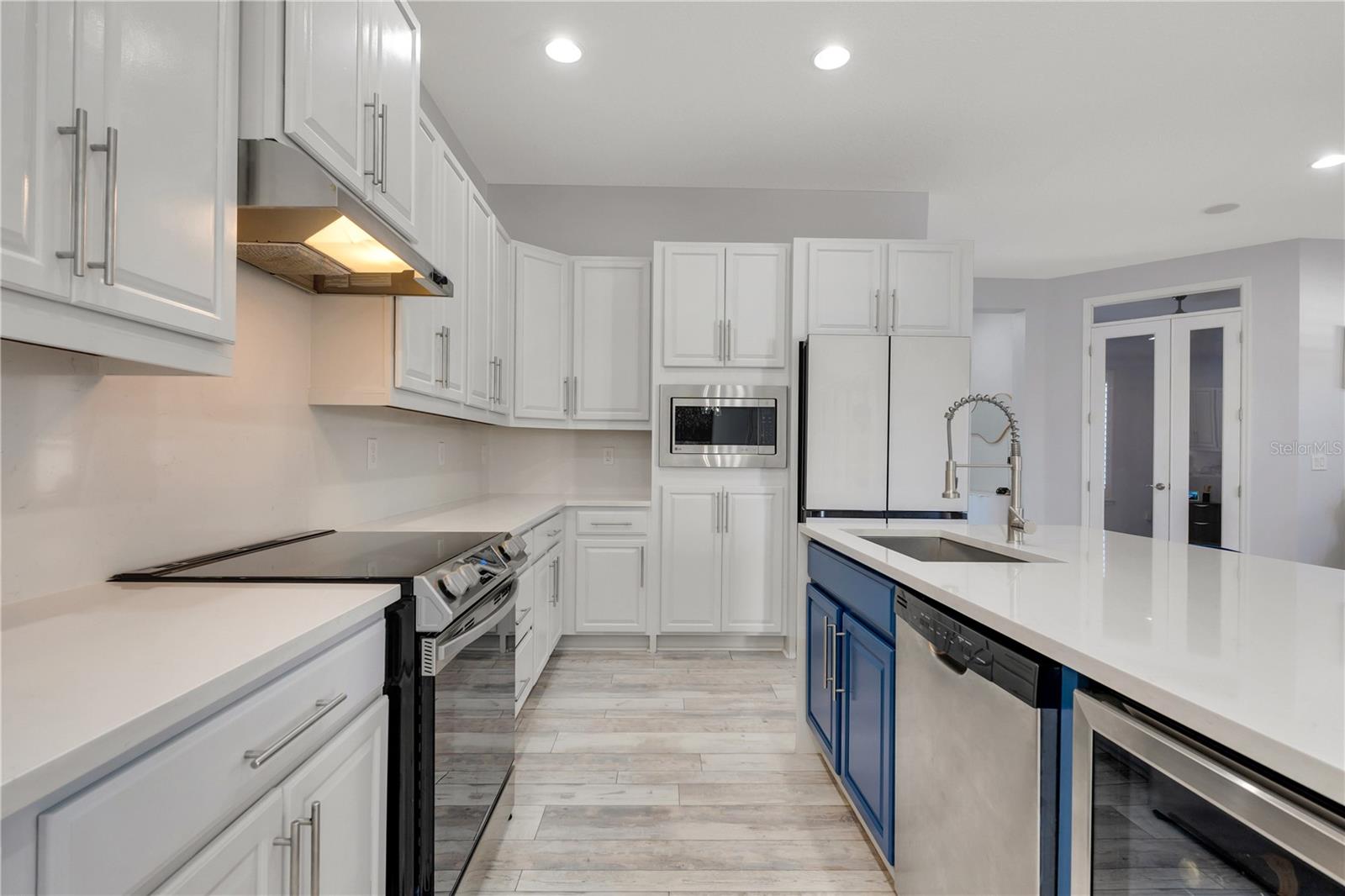 Image 7 of 37 For 8427 Reymont Street