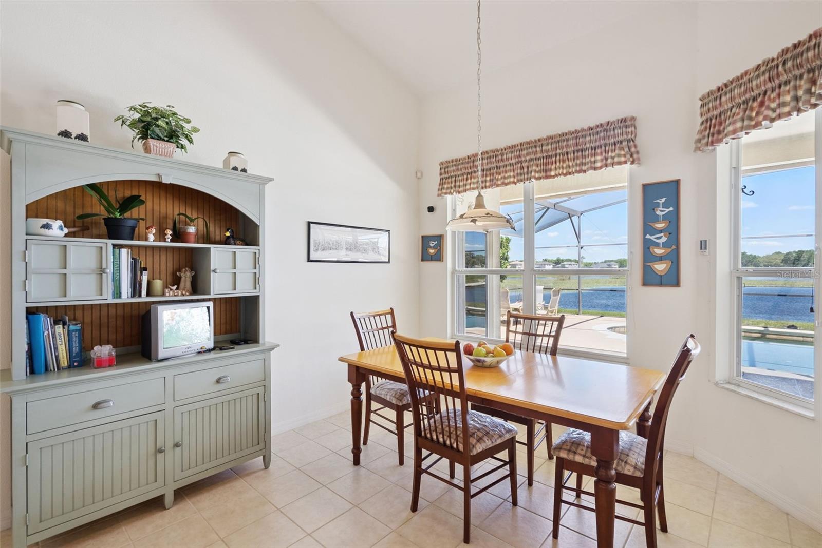 Image 12 of 62 For 1584 Cherry Ridge Drive