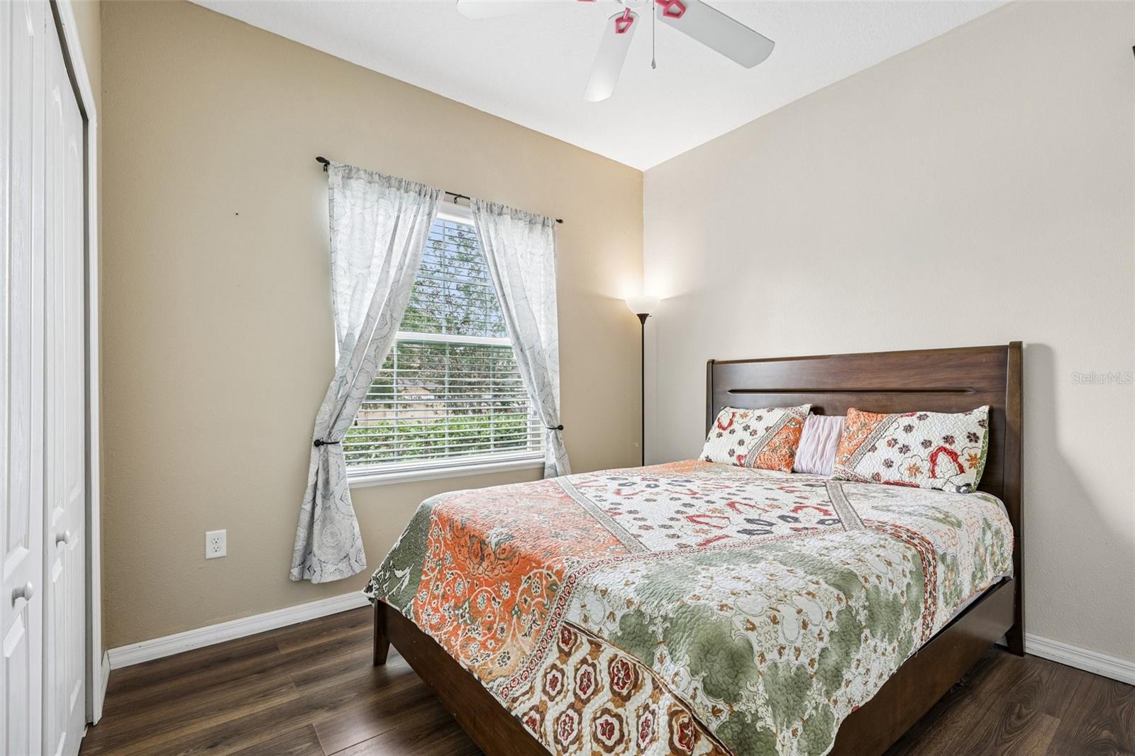 Image 11 of 22 For 954 Revere Avenue