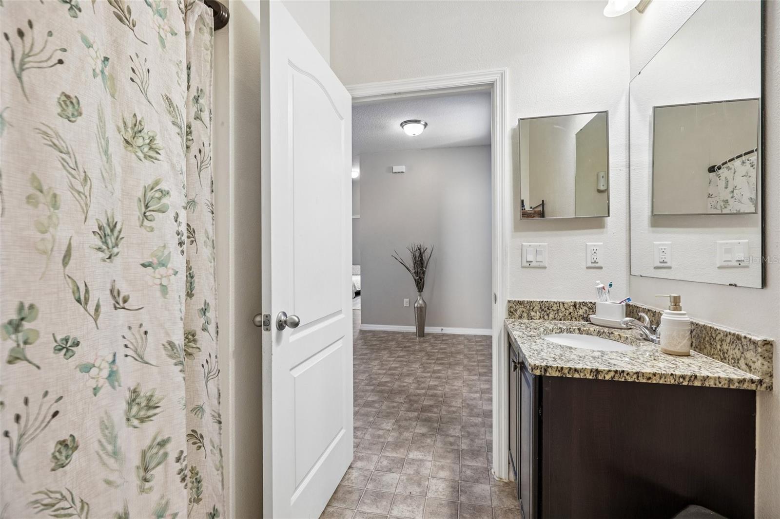 Image 13 of 22 For 954 Revere Avenue