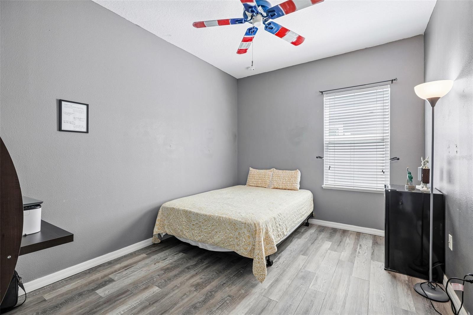 Image 15 of 22 For 954 Revere Avenue