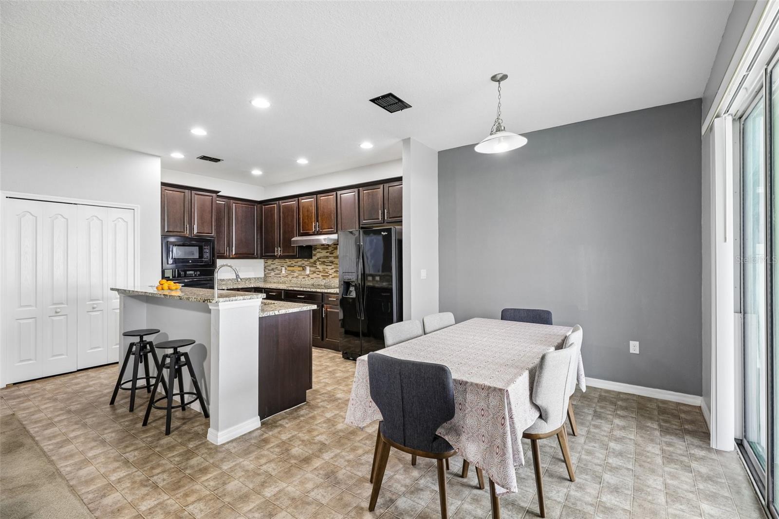 Image 5 of 22 For 954 Revere Avenue