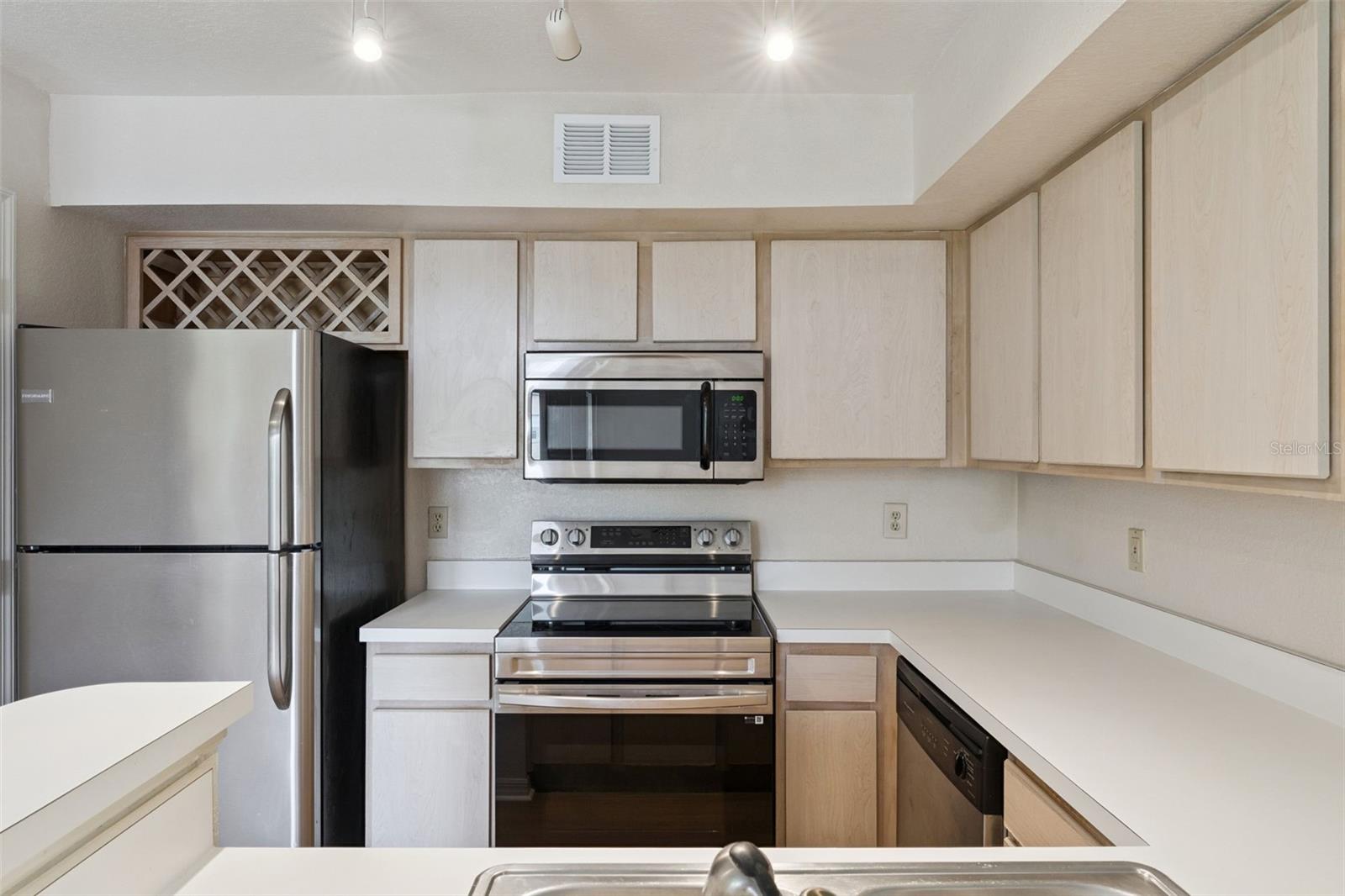 Image 11 of 24 For 7270 Westpointe Boulevard 931