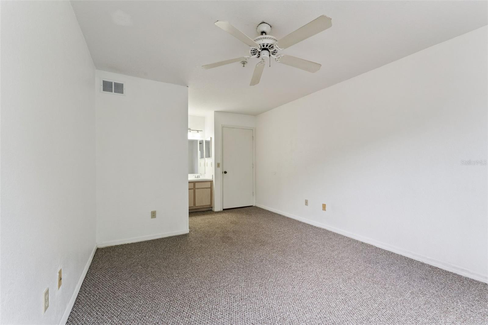 Image 17 of 24 For 7270 Westpointe Boulevard 931