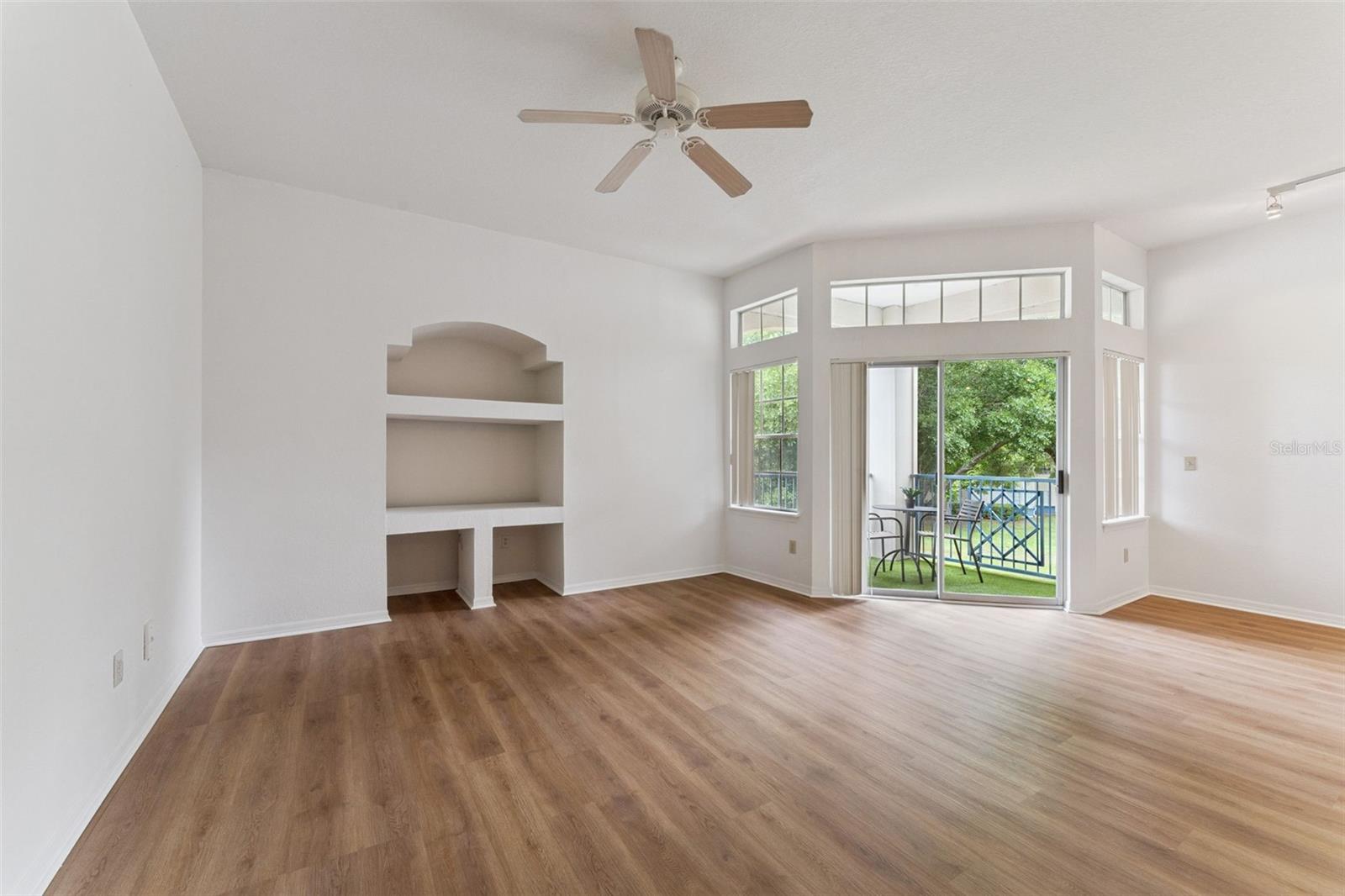 Image 3 of 24 For 7270 Westpointe Boulevard 931