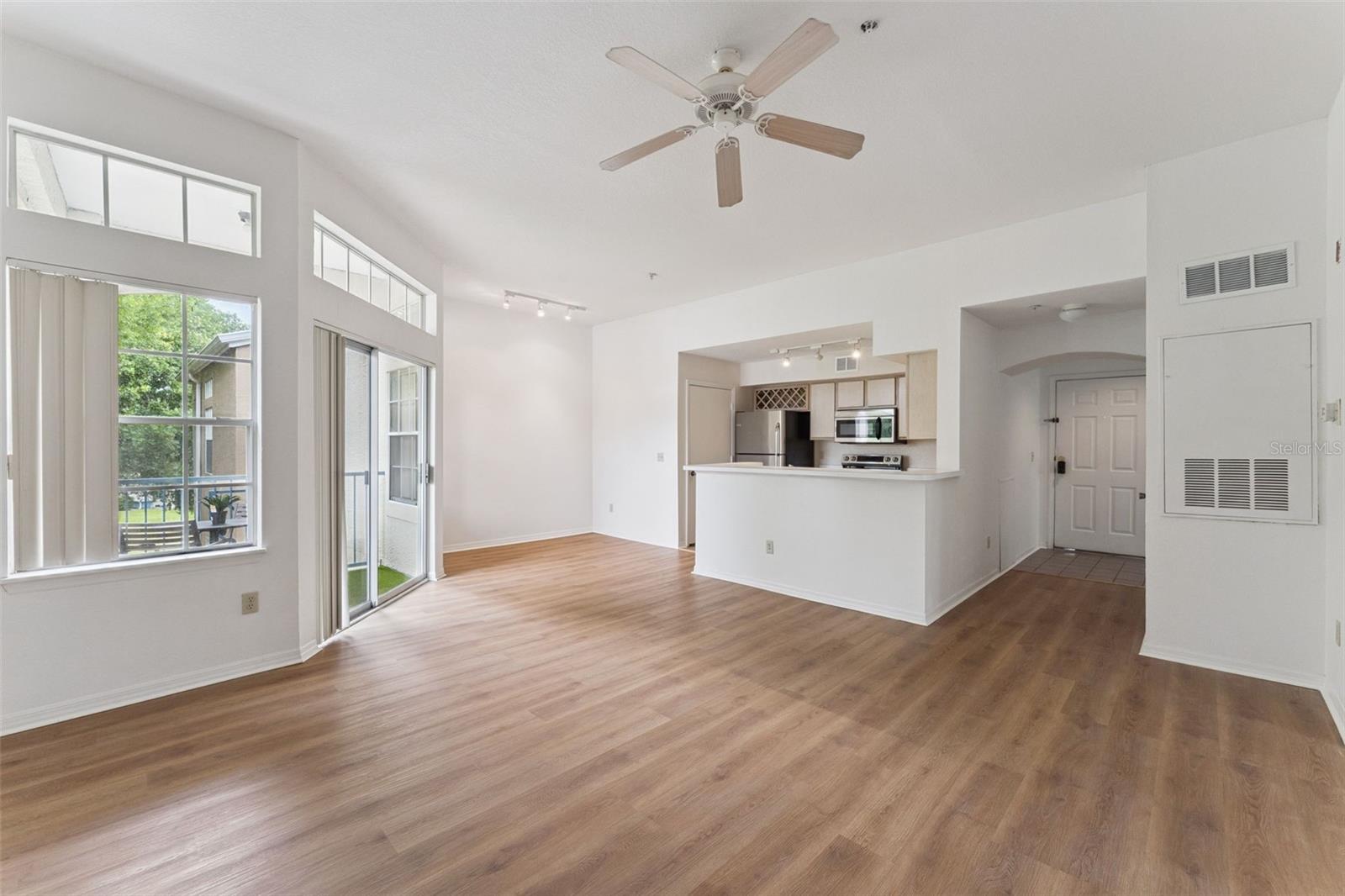 Image 6 of 24 For 7270 Westpointe Boulevard 931