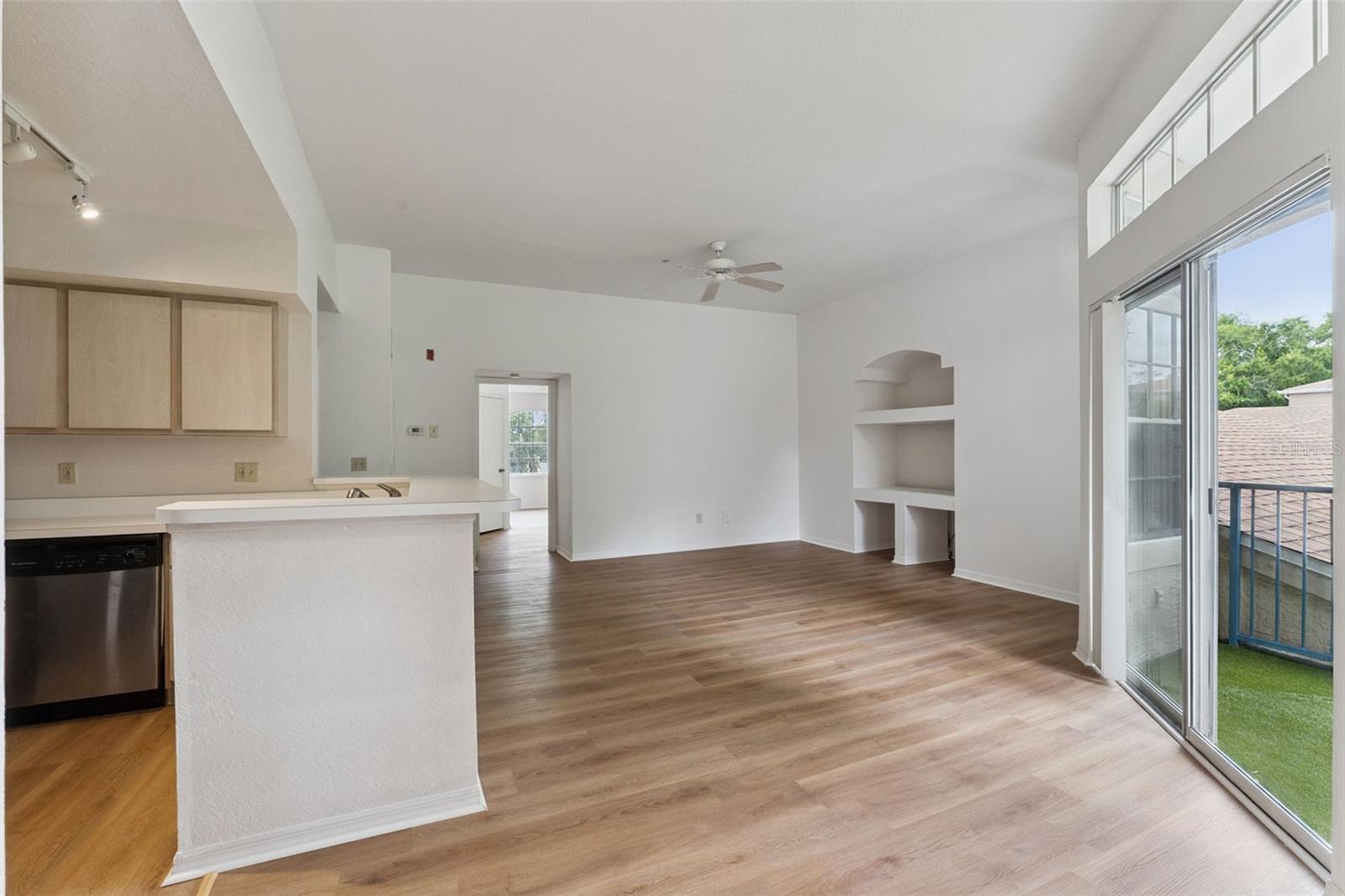 Image 7 of 24 For 7270 Westpointe Boulevard 931