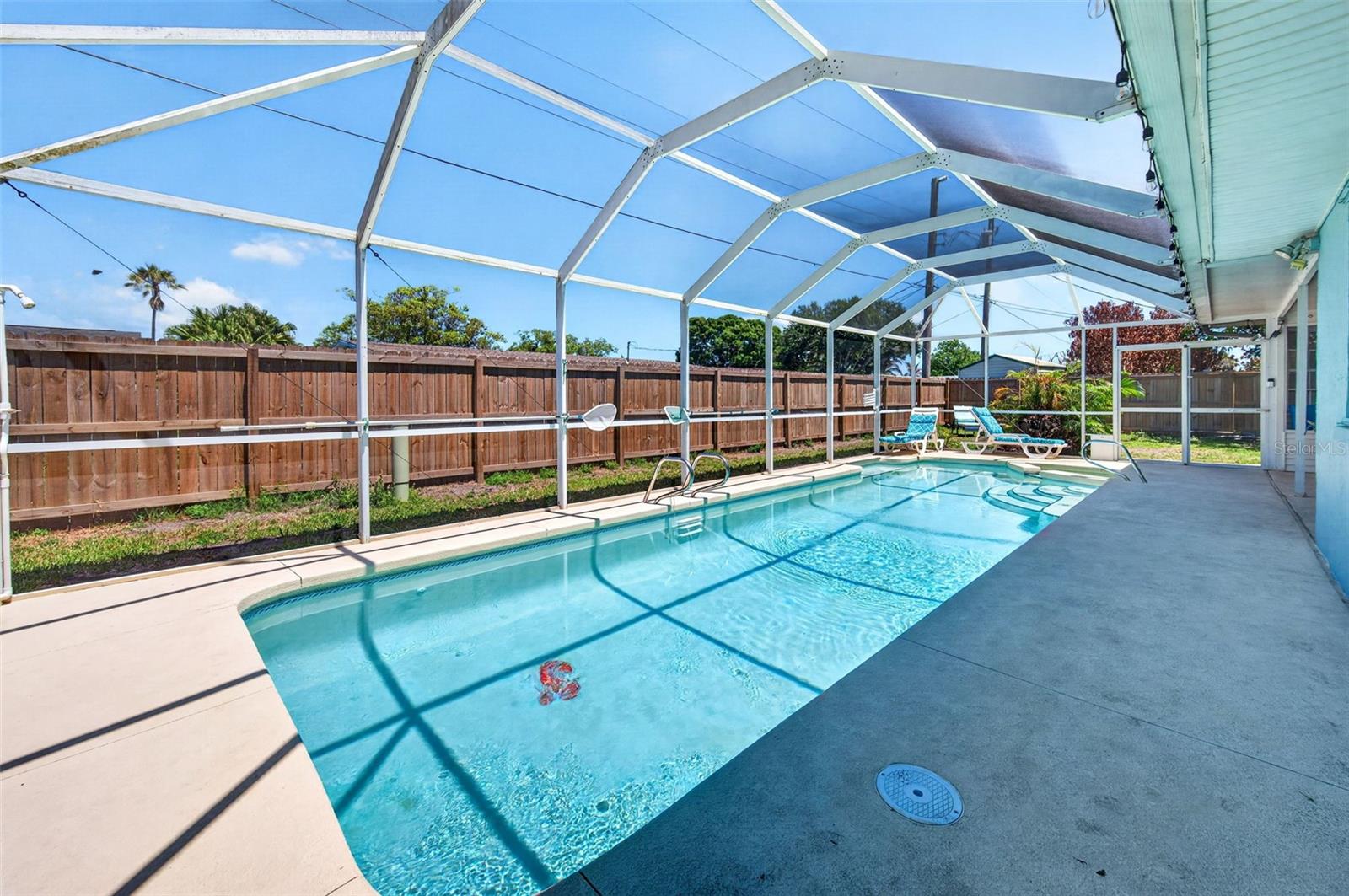 Image 2 of 32 For 250 Perth Avenue