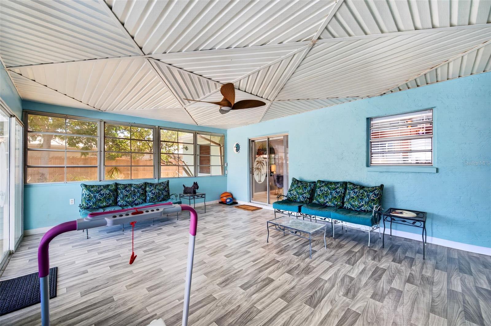 Image 20 of 32 For 250 Perth Avenue