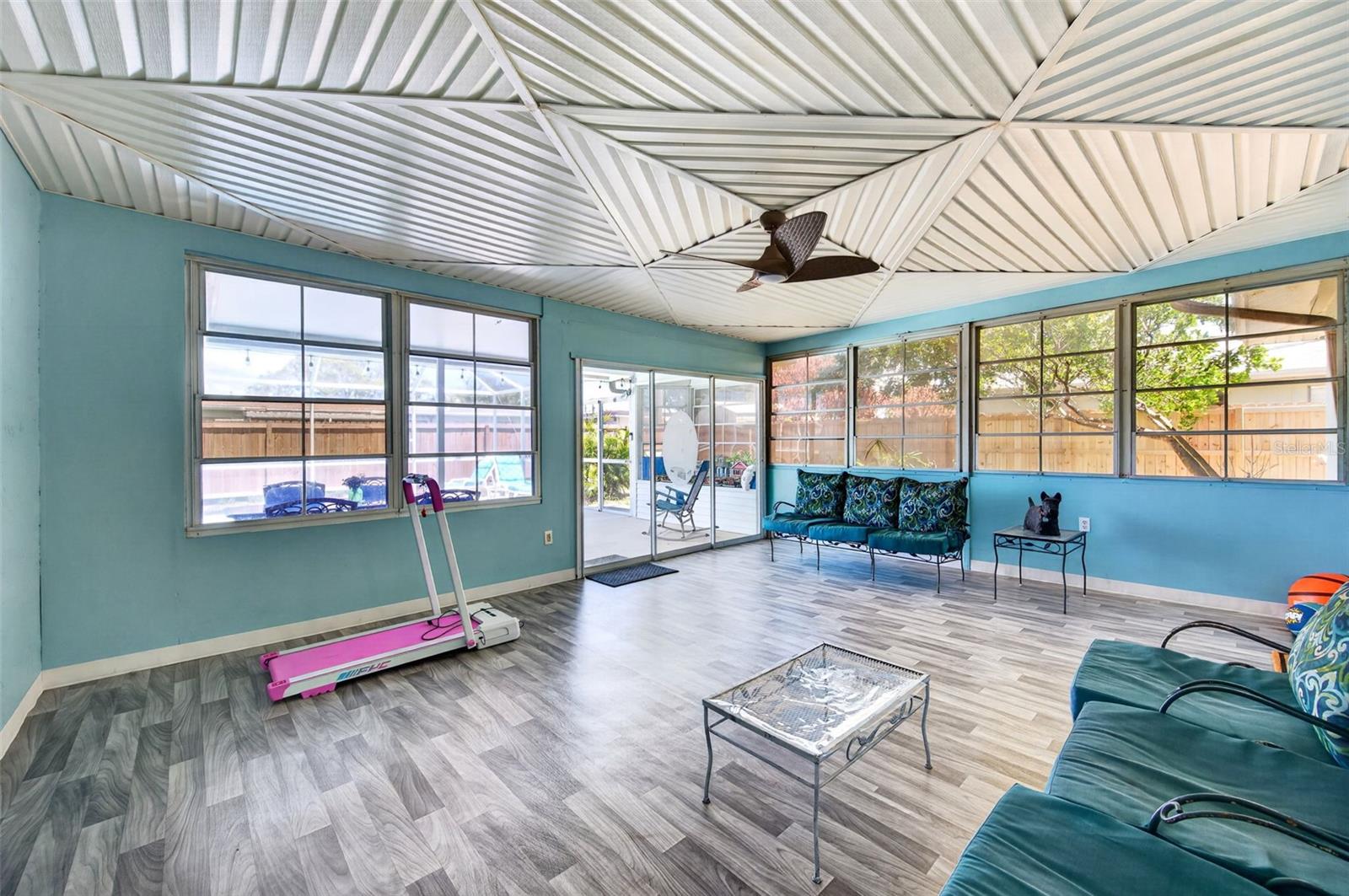 Image 21 of 32 For 250 Perth Avenue